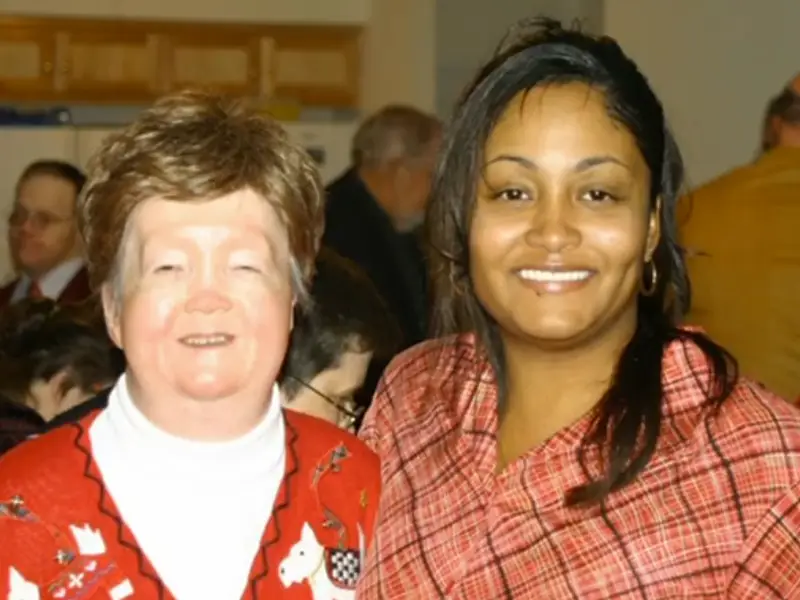 Staff member and resident at the GNV holiday party.